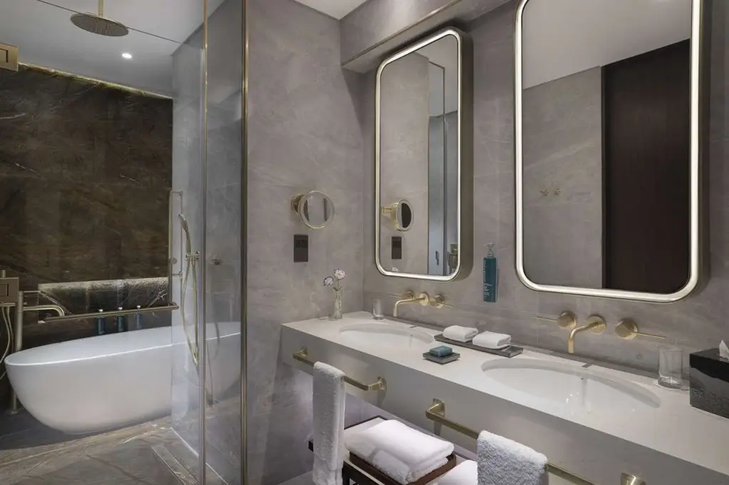 Дубай: Embassy Suites By Hilton Dubai Business Bay