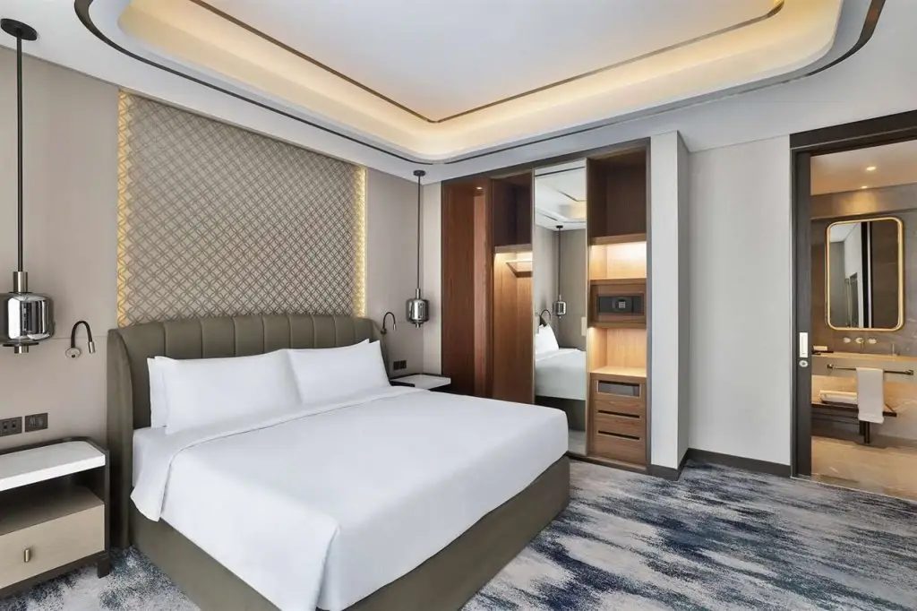 Дубай: Embassy Suites By Hilton Dubai Business Bay