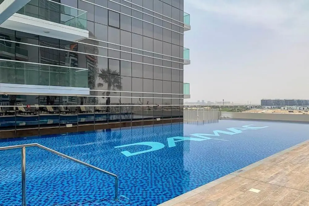 Дубай: Elite LUX Holiday Homes - Serene Golf View Living 1 BHK in Damac Hills Dubai