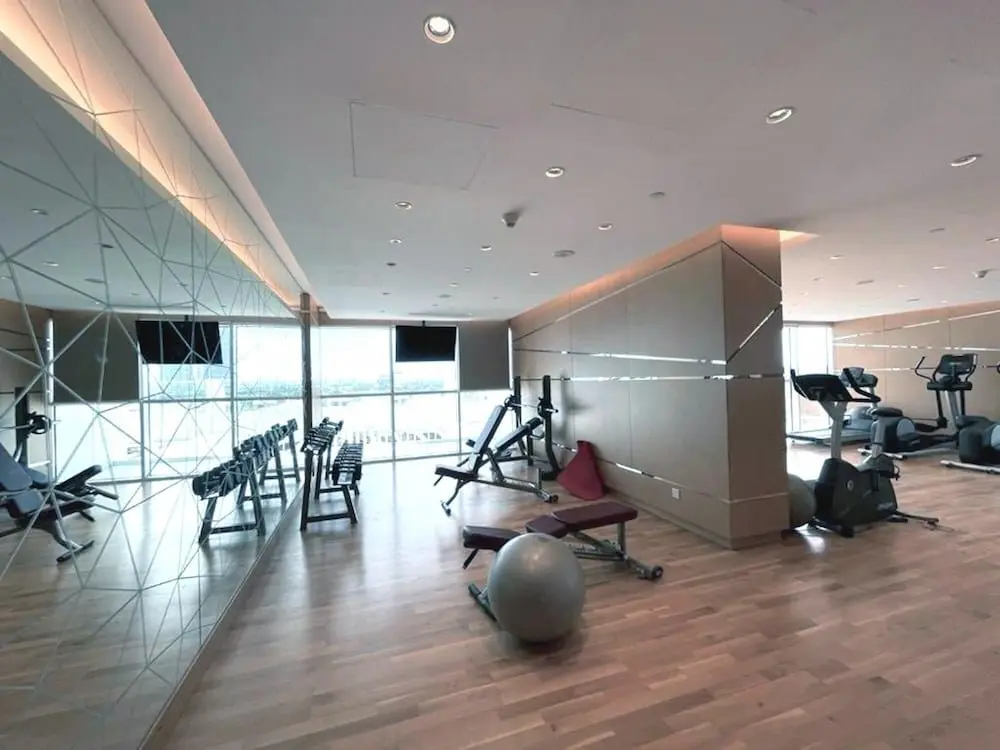 Дубай: Elite LUX Holiday Homes - Serene Golf View Living 1 BHK in Damac Hills Dubai