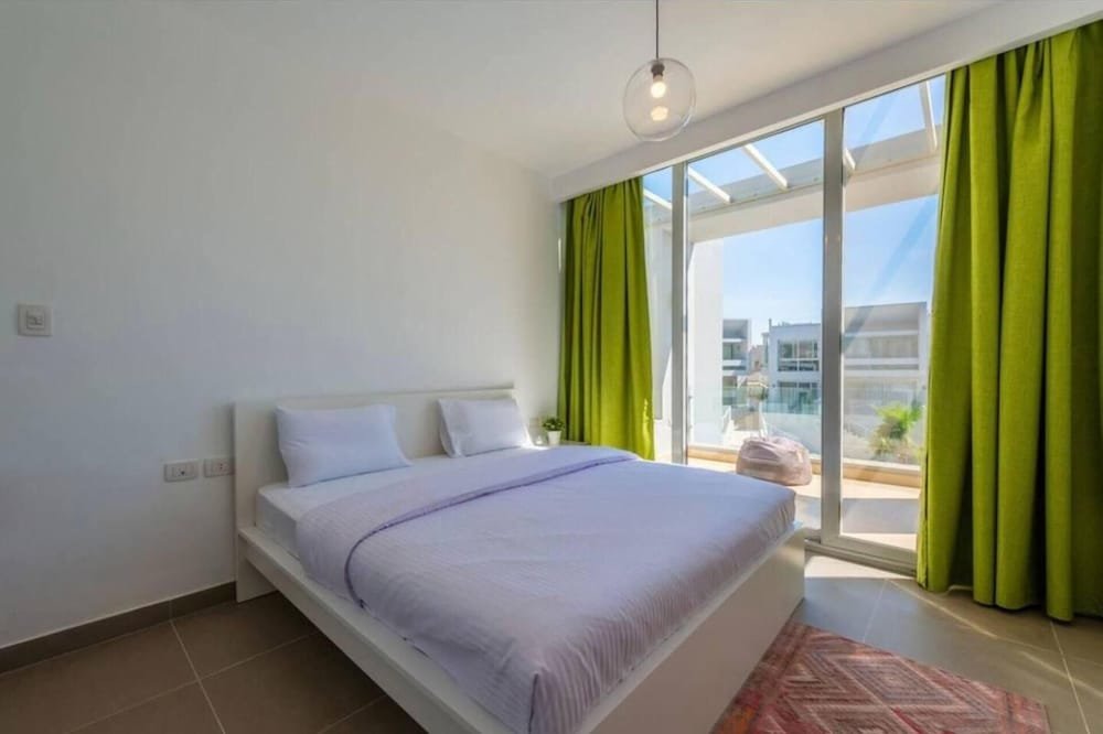 Эль-Гуна: Stunning and Spacious 3-bed Apartment in Gouna