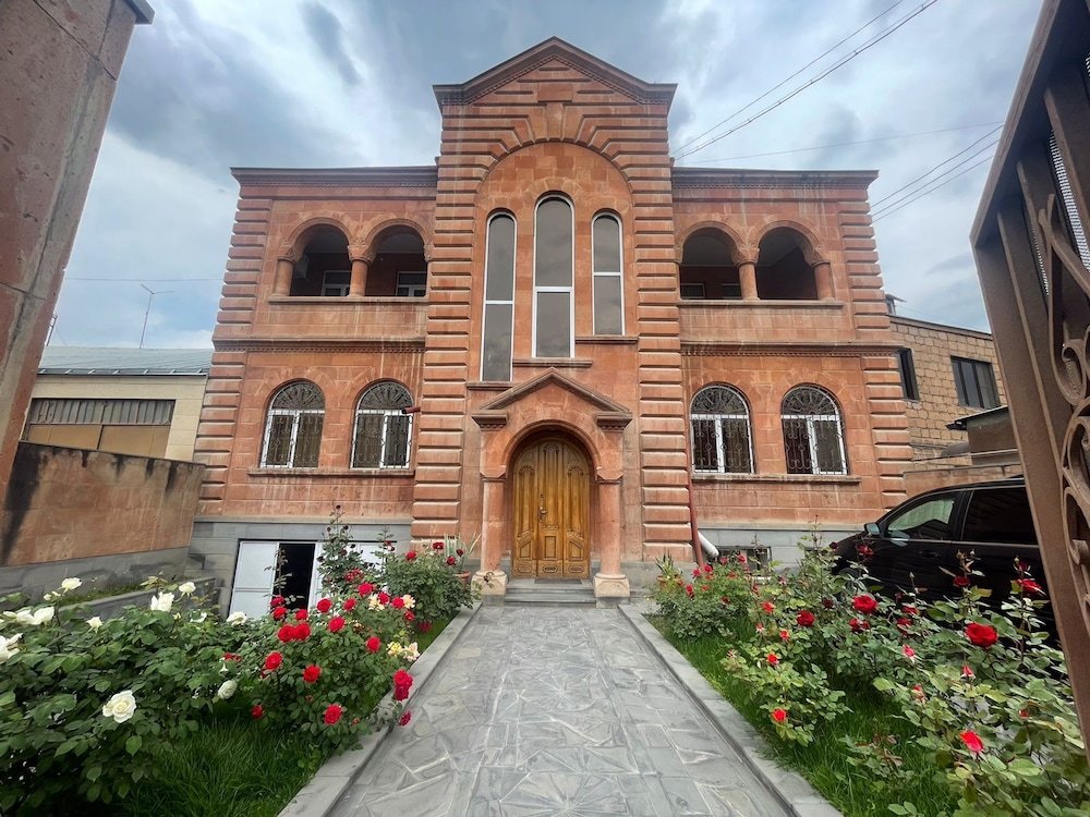 Najaryan's Family Guest House — фото 1