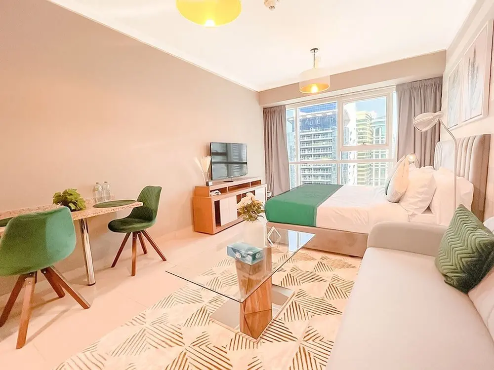 Дубай: Cosmos Living Stylish Studio Near Marina