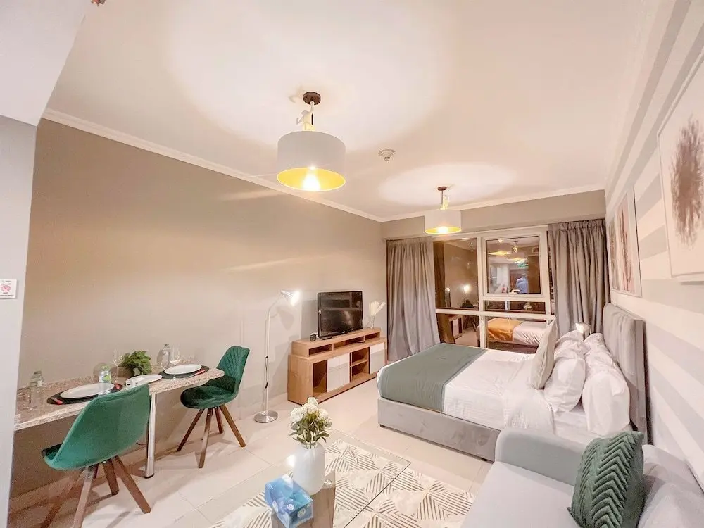 Дубай: Cosmos Living Stylish Studio Near Marina
