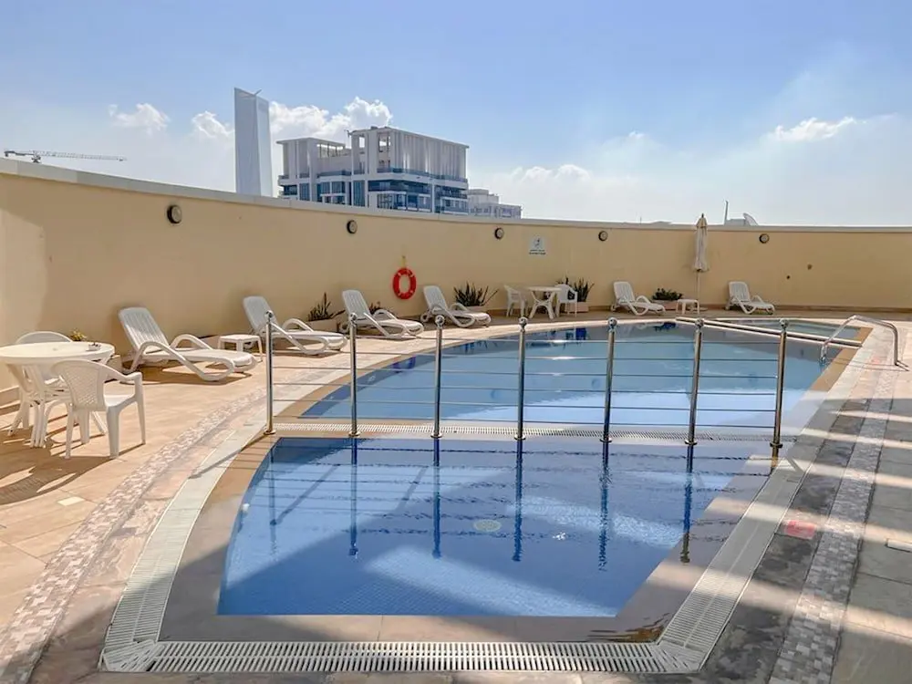 Дубай: Cosmos Living Stylish Studio Near Marina