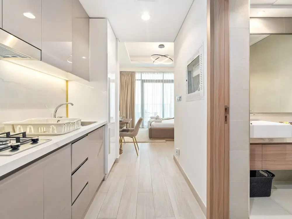 Дубай: Lovely Studio with Cozy Balcony and Outdoor Pool