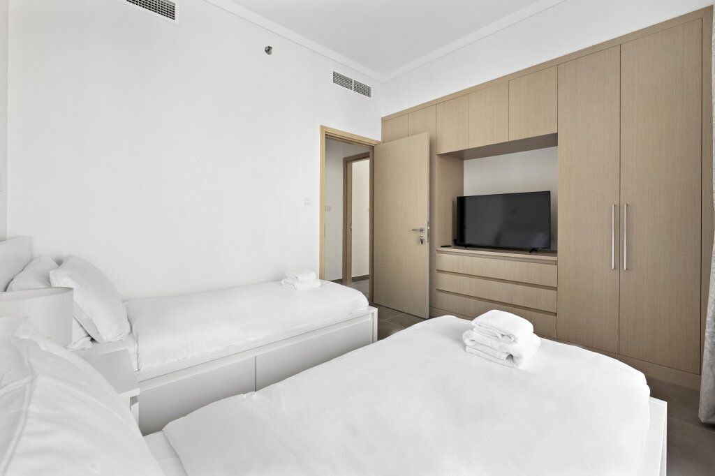 Дубай: Апартаменты WelHome - Stunning Apartment With Sea Views in Creek Harbour