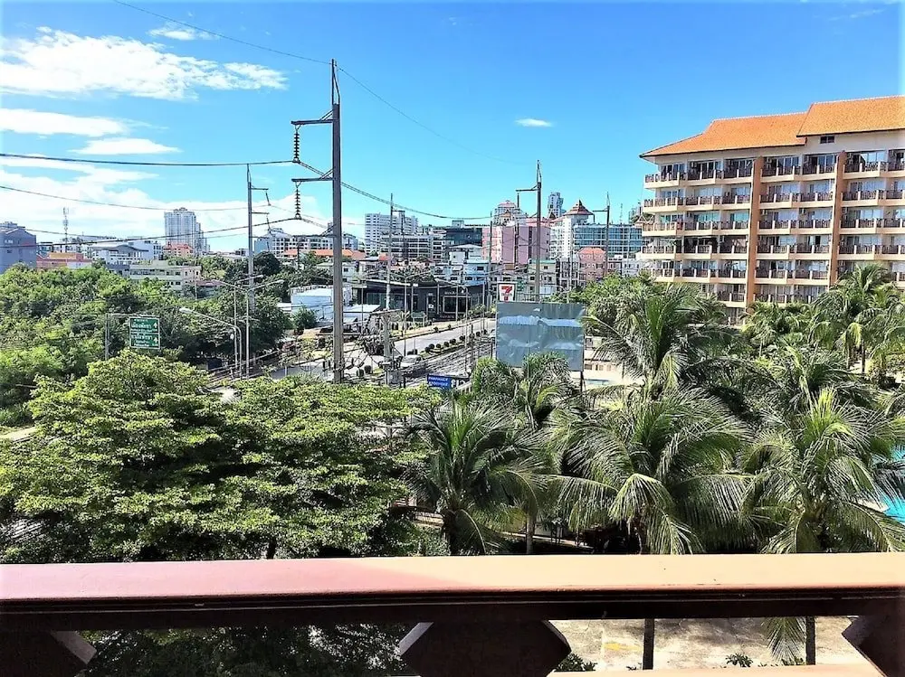 Паттайя: Royal Hill Resort Pattaya Corner Condo With sea & Pool Views