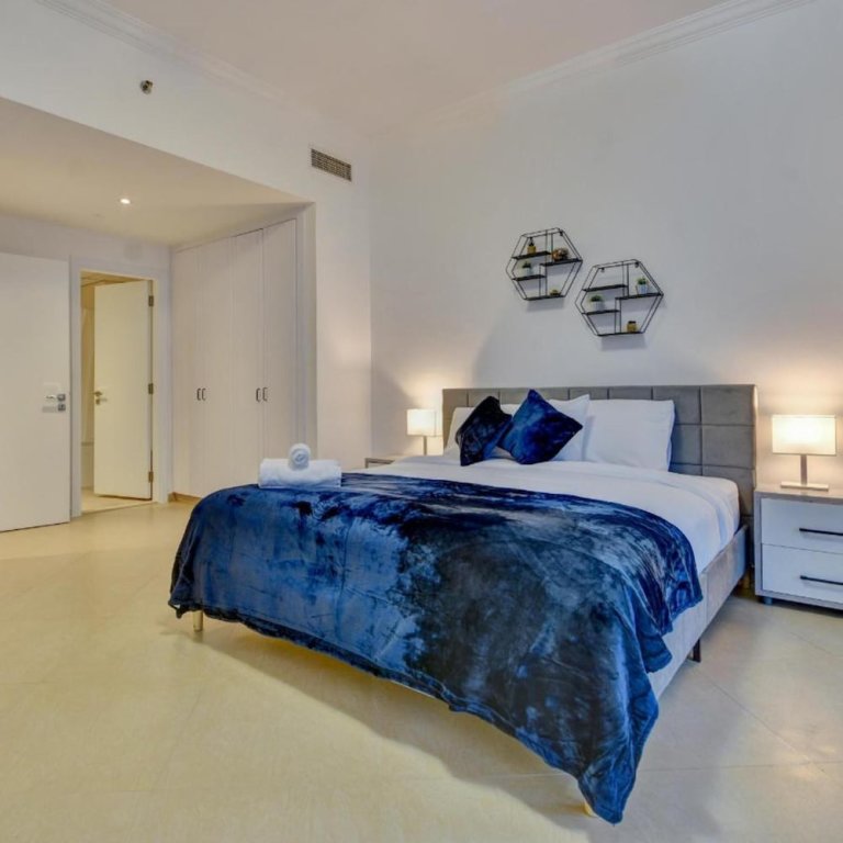 Stunning Apartment with balcony Dubai Marina — фото 1