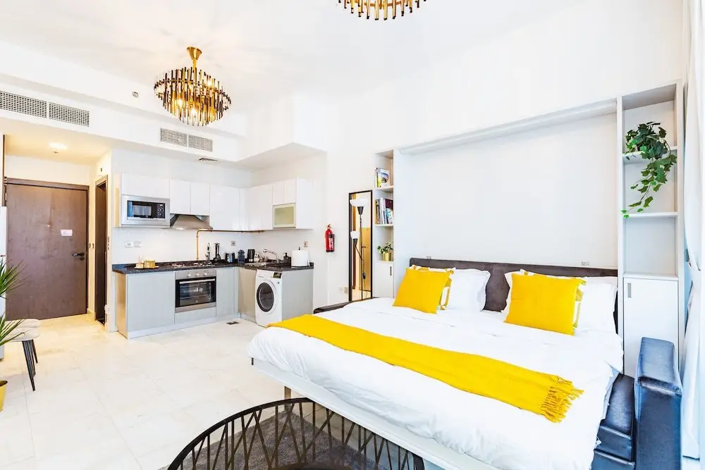 Дубай: Waves - Chic Studio With Balcony Overlooking City Views