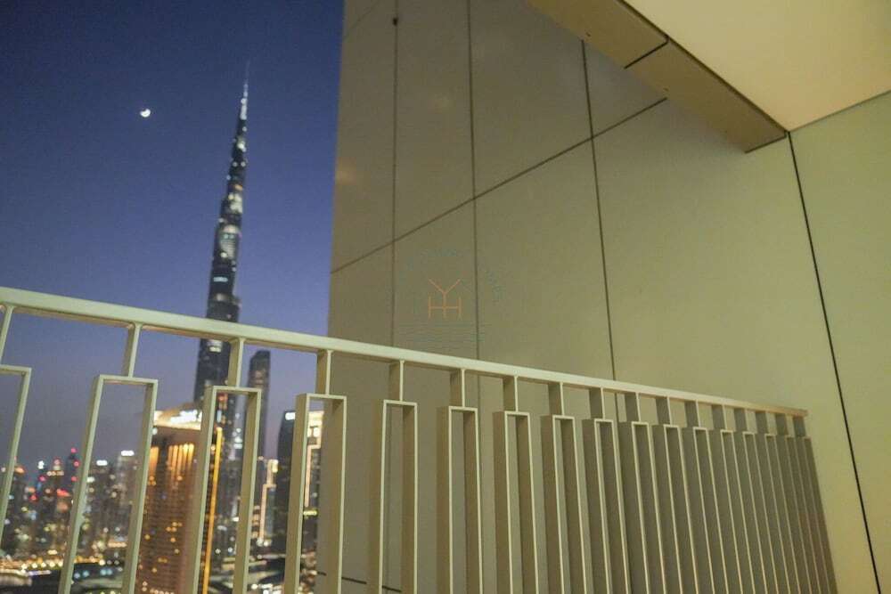 Дубай: Yogi - Modern 2BR Apartment with Stunning Dubai Fountain