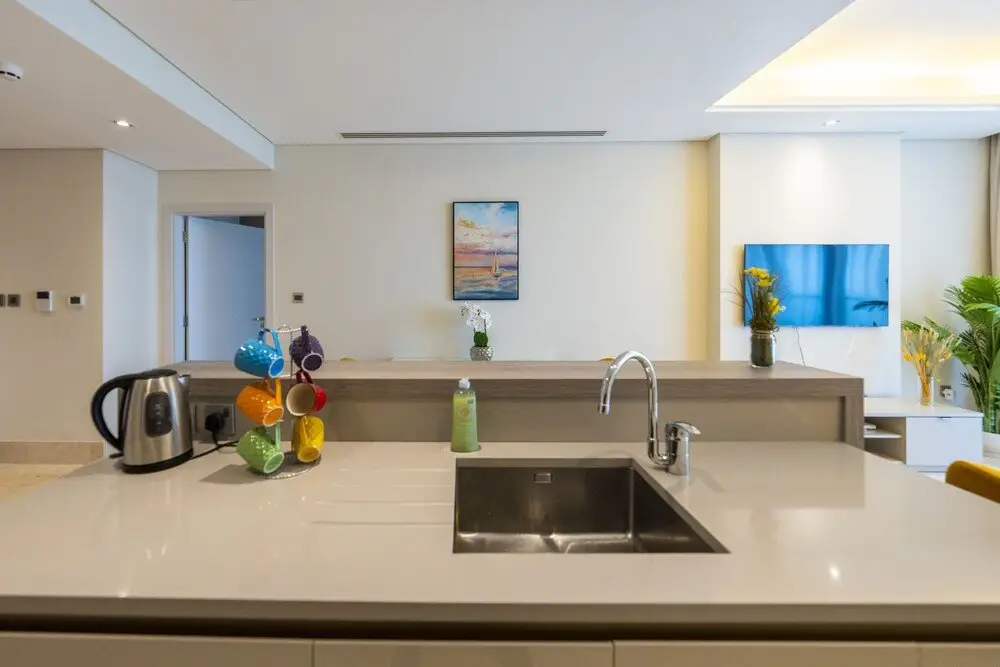 Spacious beachfront 2 bedroom apartment — фото 1