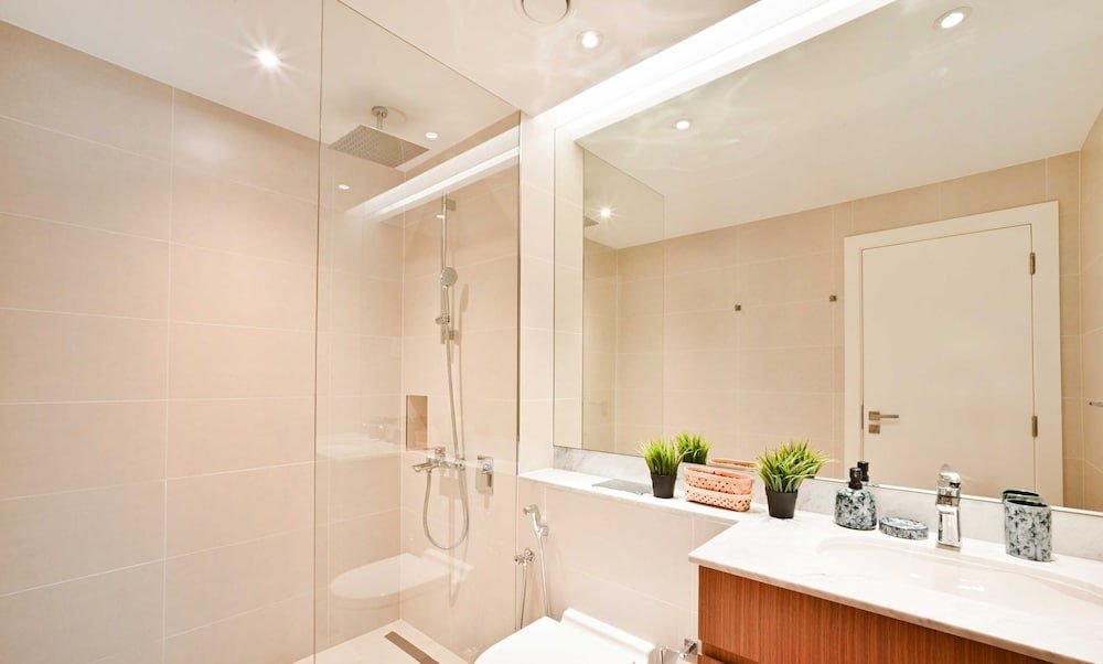 Дубай: LUX  Le Pont Sea View Suite