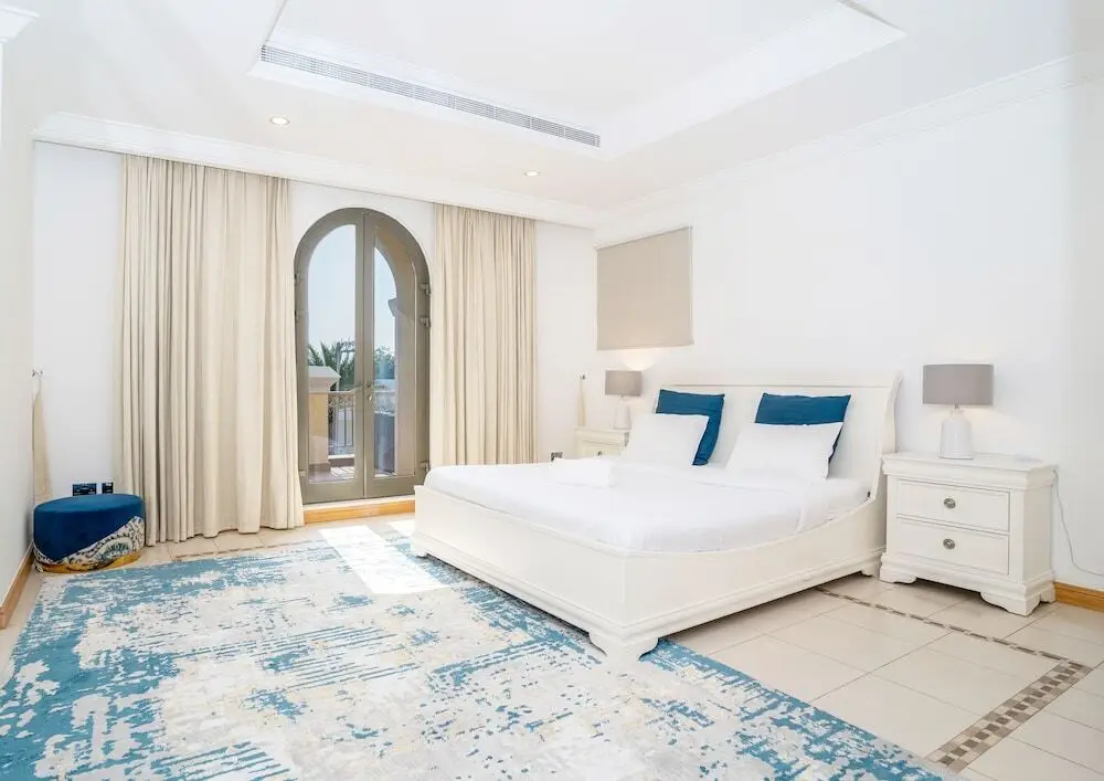 Дубай: 5BR Beach & pool villa in Palm