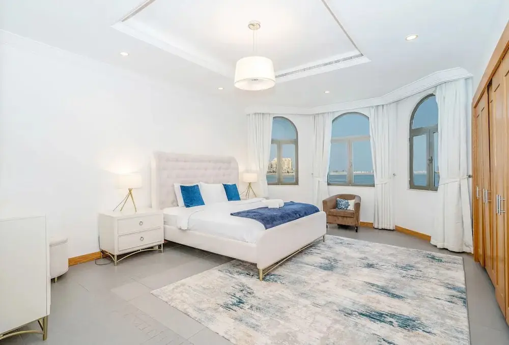 Дубай: 5BR Beach & pool villa in Palm
