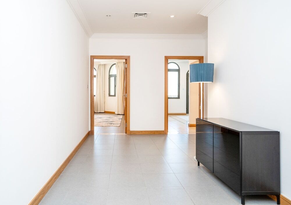 Дубай: 5BR Beach & pool villa in Palm