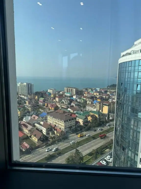 Апартаменты Morskaya Simfonya-2 с 2 сан.узлами, проектором на балконе, бассейном на территории Люкс — фото 1