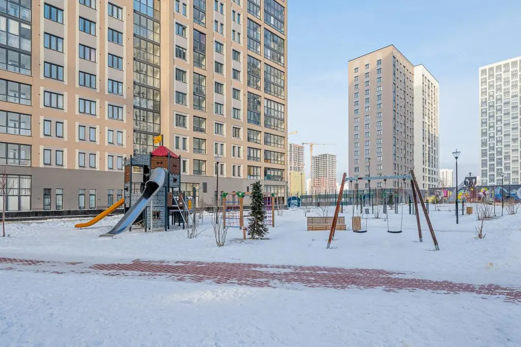 Екатеринбург: Лайт Апартаменты на улице Академика Парина 38