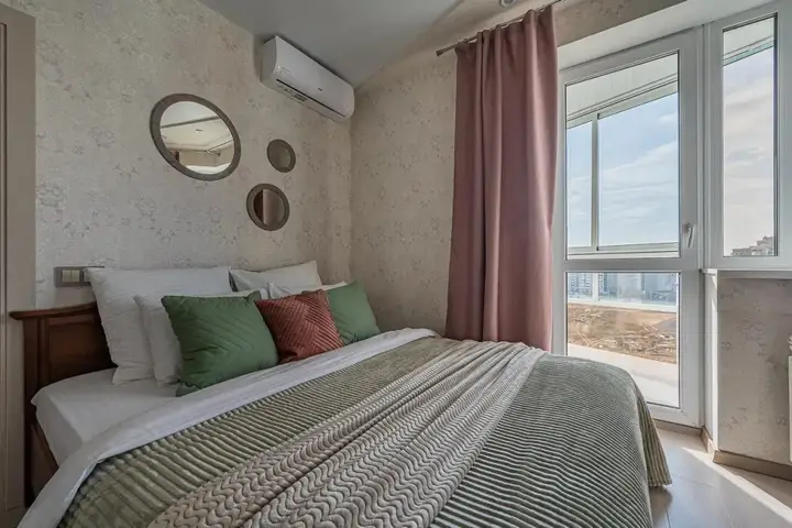 Екатеринбург: Лайт Апартаменты на улице Белинского 177