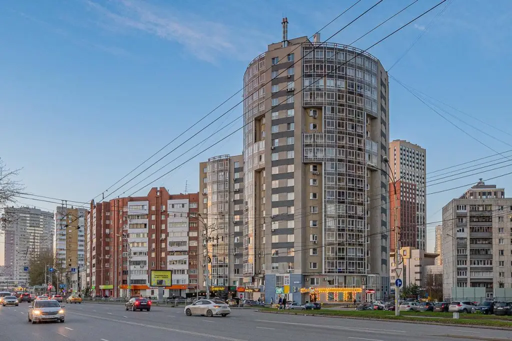 Екатеринбург: Лайт Апартаменты на улице Белинского 177