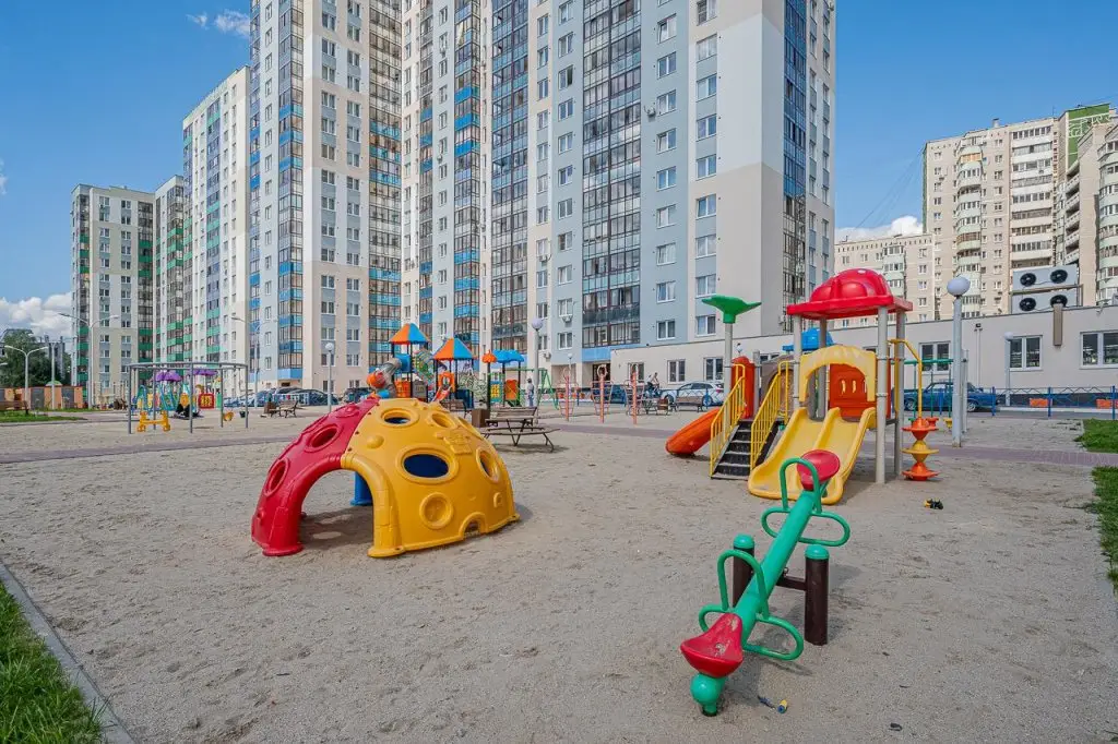 Екатеринбург: Лайт Апартаменты на улице Крестинского 8
