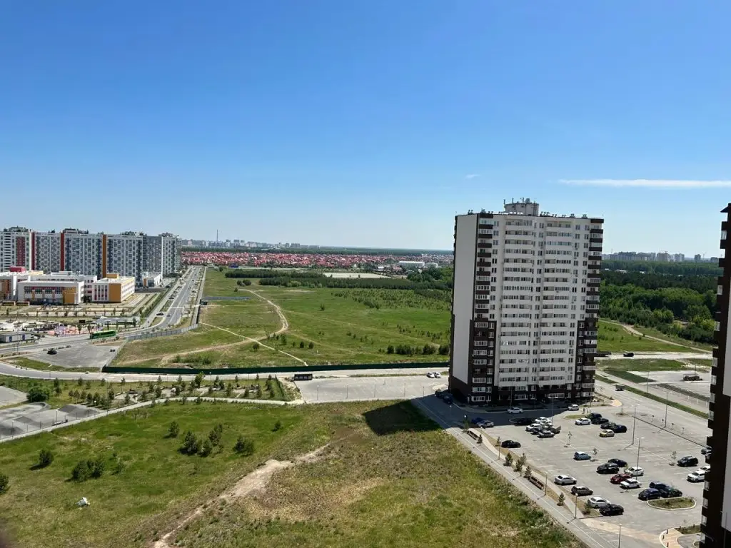 Тюмень: Апартаменты на улице Фармана Салманова 4