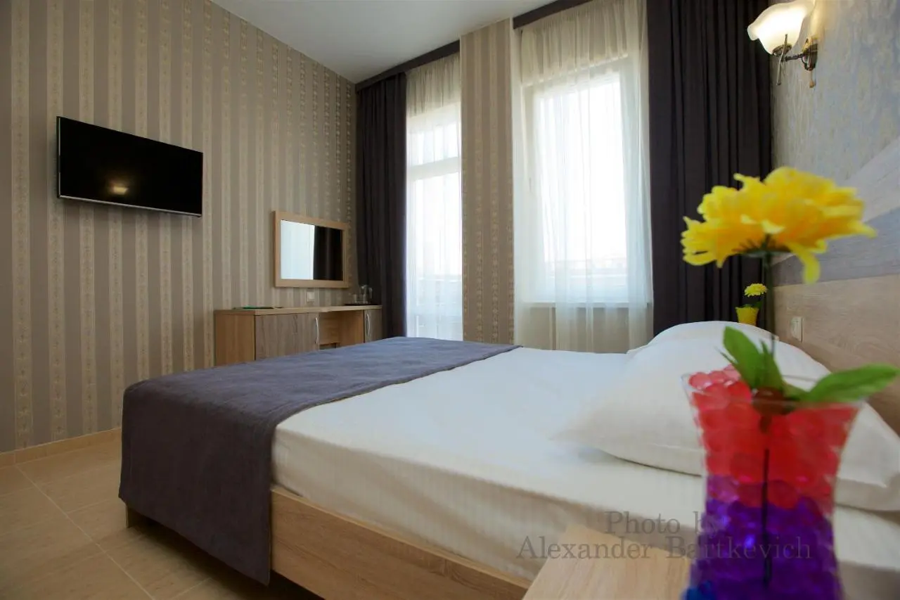 Витязево: Hotel Greek