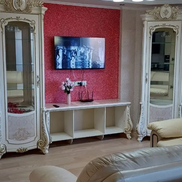Октябрьский: Апартаменты  Rich House на улице Новосёлов 8