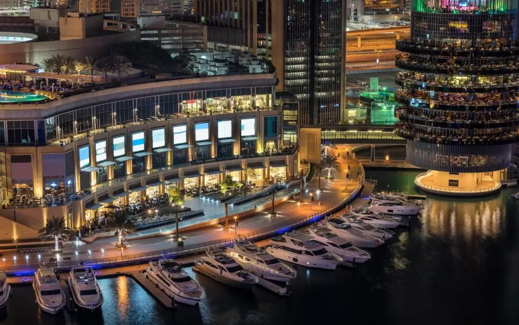 Дубай: Kazi's Iconic Hotel Apartments