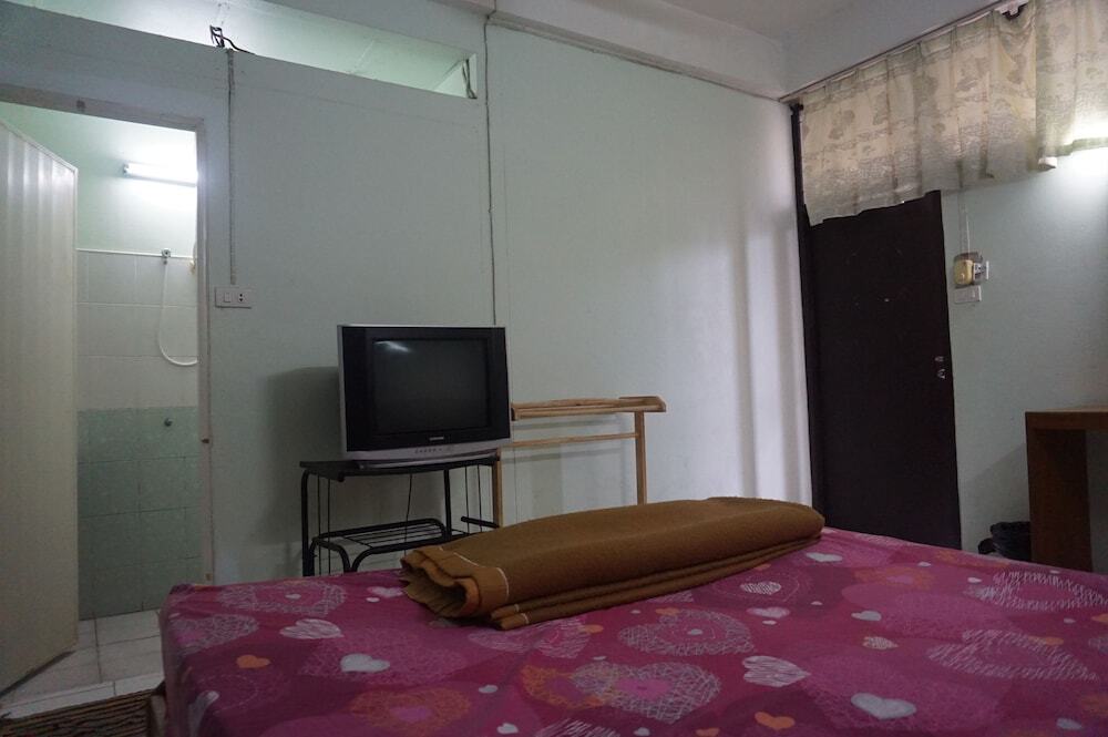 Рои Эт: Saitip Hotel