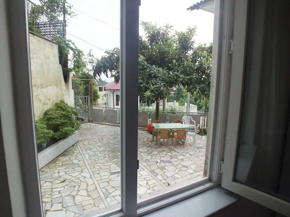 Гонио: Guest House Lazuri