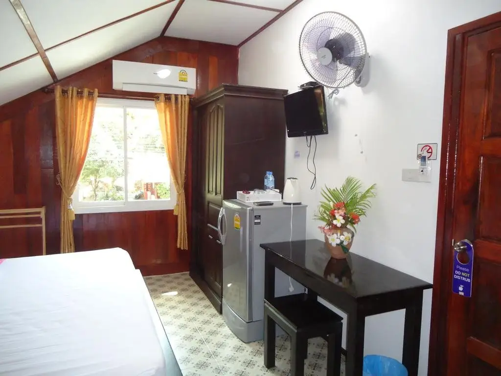 Ханом: Sea Breeze House Nai Plao
