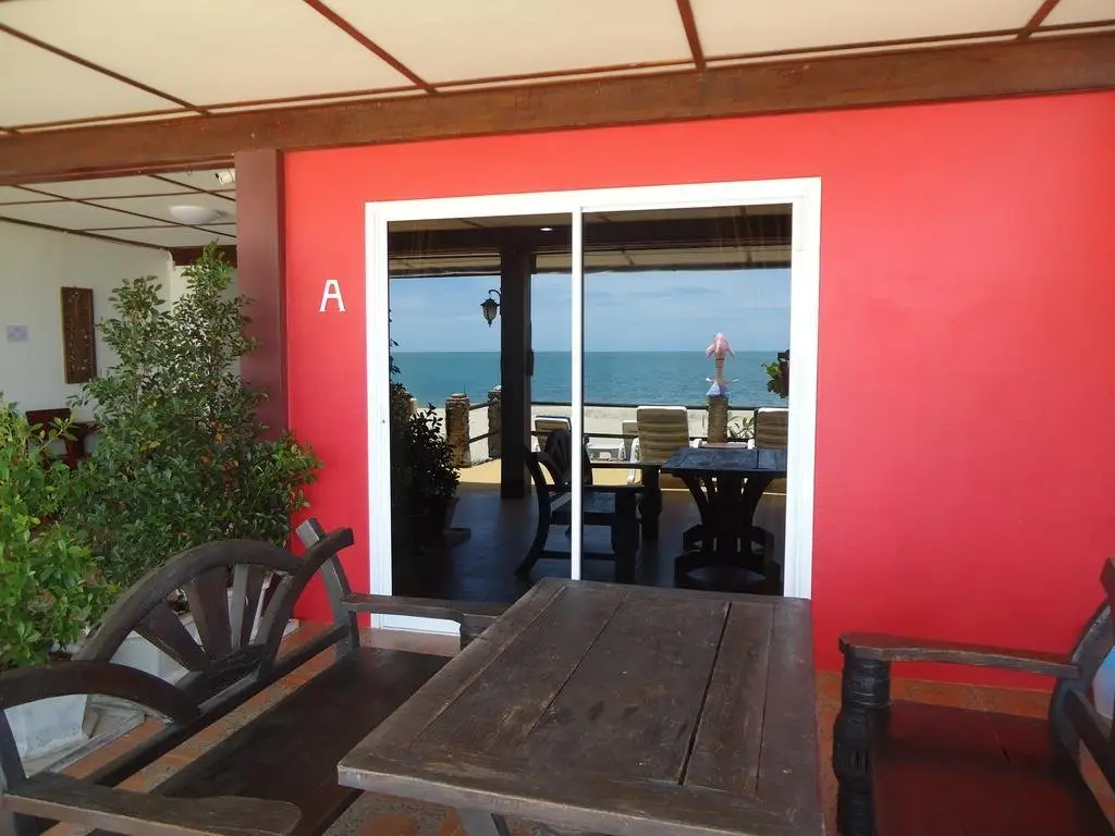 Ханом: Sea Breeze House Nai Plao