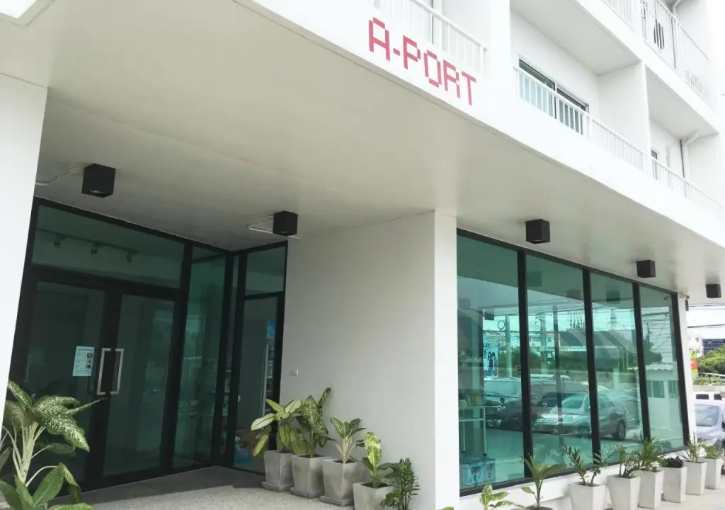 A Port Studio Airport Hotel — фото 1