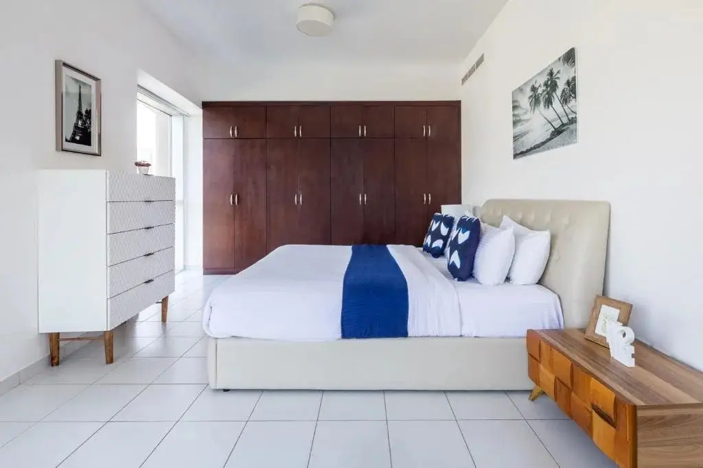 Дубай: Modern Dubai Marina Apt by GuestReady