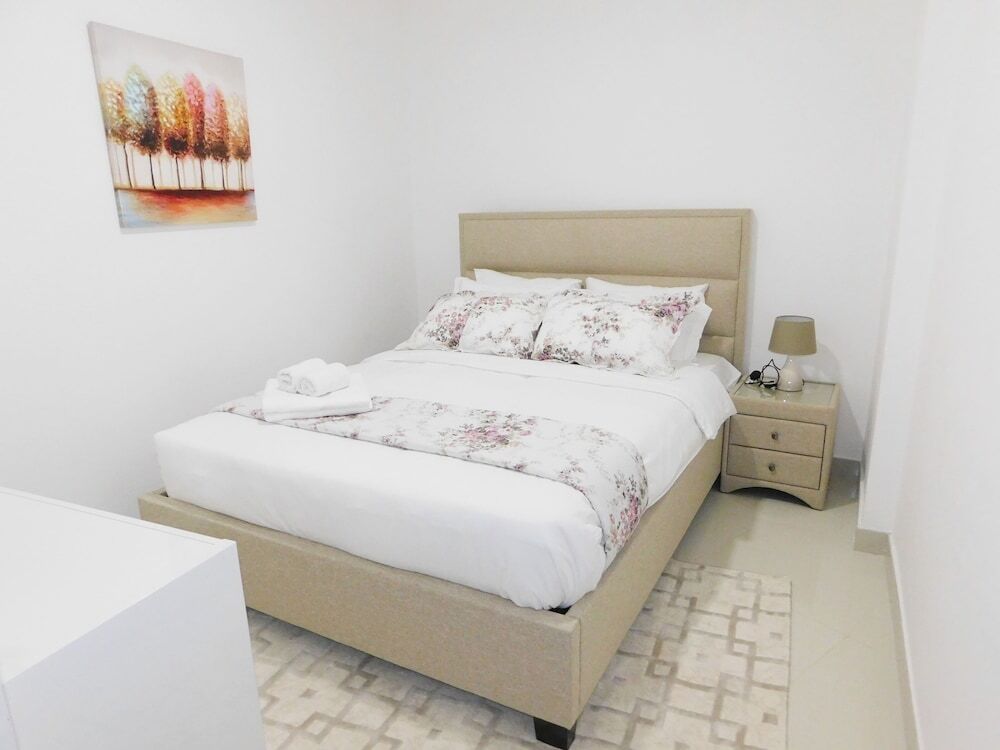 Дубай: Continental Tower by Luton Vacation Homes