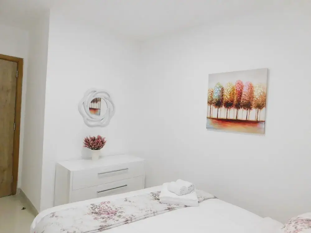 Дубай: Continental Tower by Luton Vacation Homes
