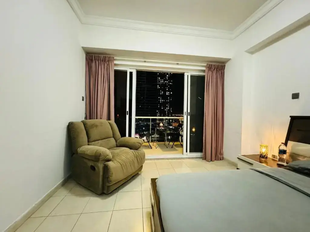 Calm Studio at Lake View Tower Jlt by Deluxe Holiday Homes — фото 1