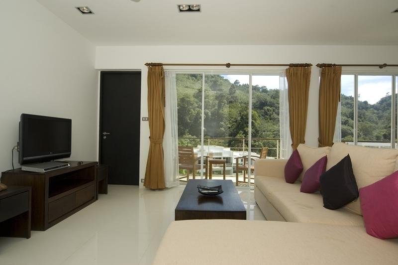 Кату: The Kamala Hills Apartments