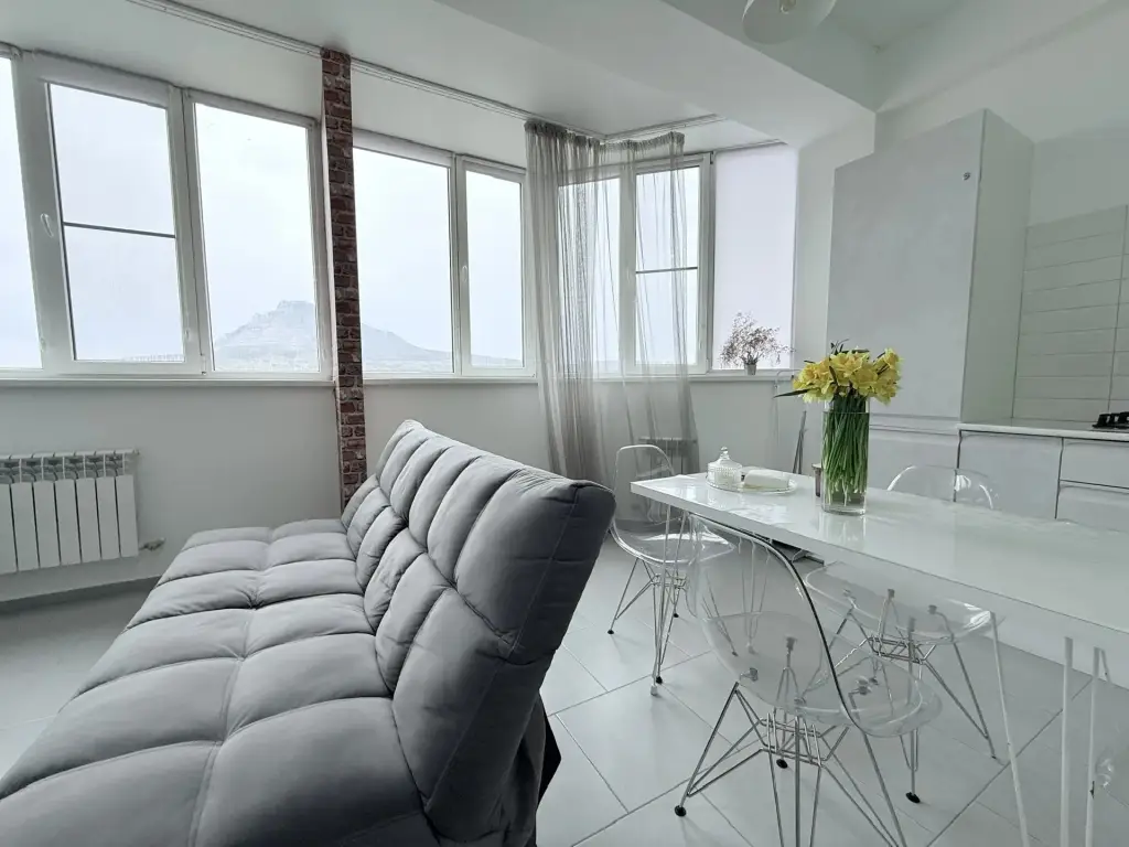 Минеральные Воды: Апартаменты Sutki Rent с красивым видом на горы