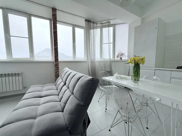 Минеральные Воды: Апартаменты Sutki Rent с красивым видом на горы