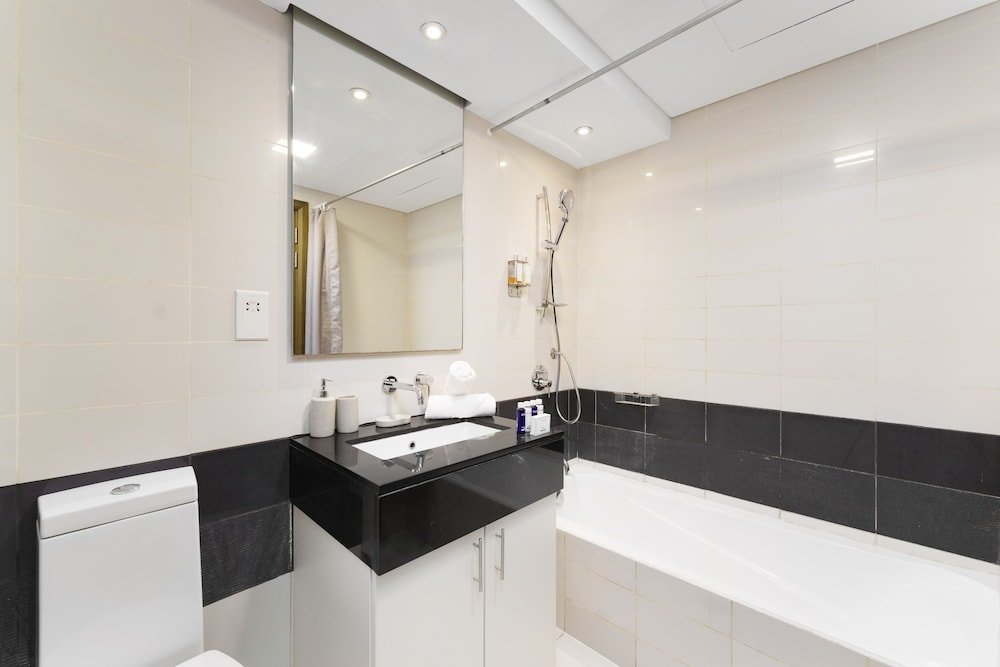 Дубай: Maison Privee - Superb Apt with Burj Khalifa, Fountain & Opera Vws