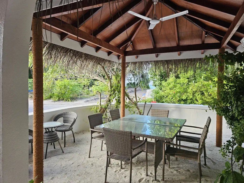 Атолл Баа: Отель Island Luxury Fehendhoo - Family Hotel