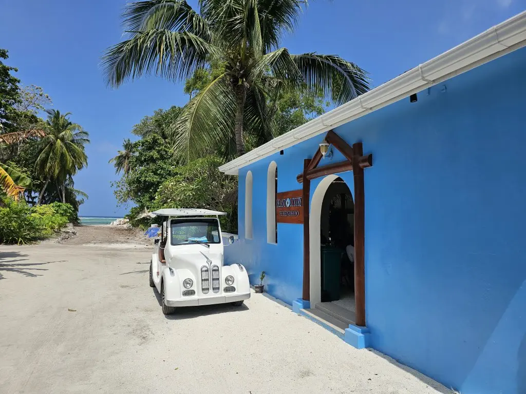 Атолл Баа: Отель Island Luxury Fehendhoo - Family Hotel