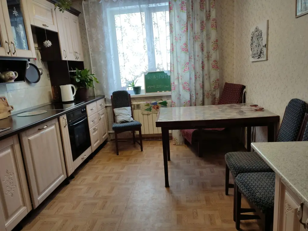 Междуреченск: Апартаменты Квартира 3 комнаты