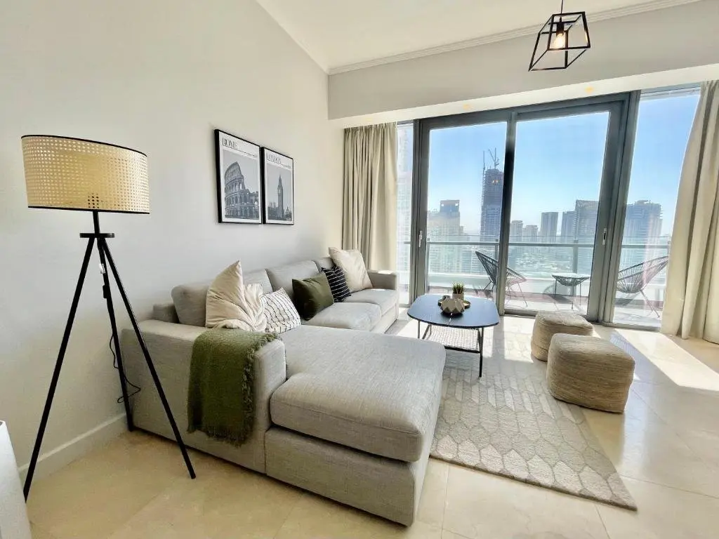 Дубай: Stunning Marina View with Balcony - Airbetter