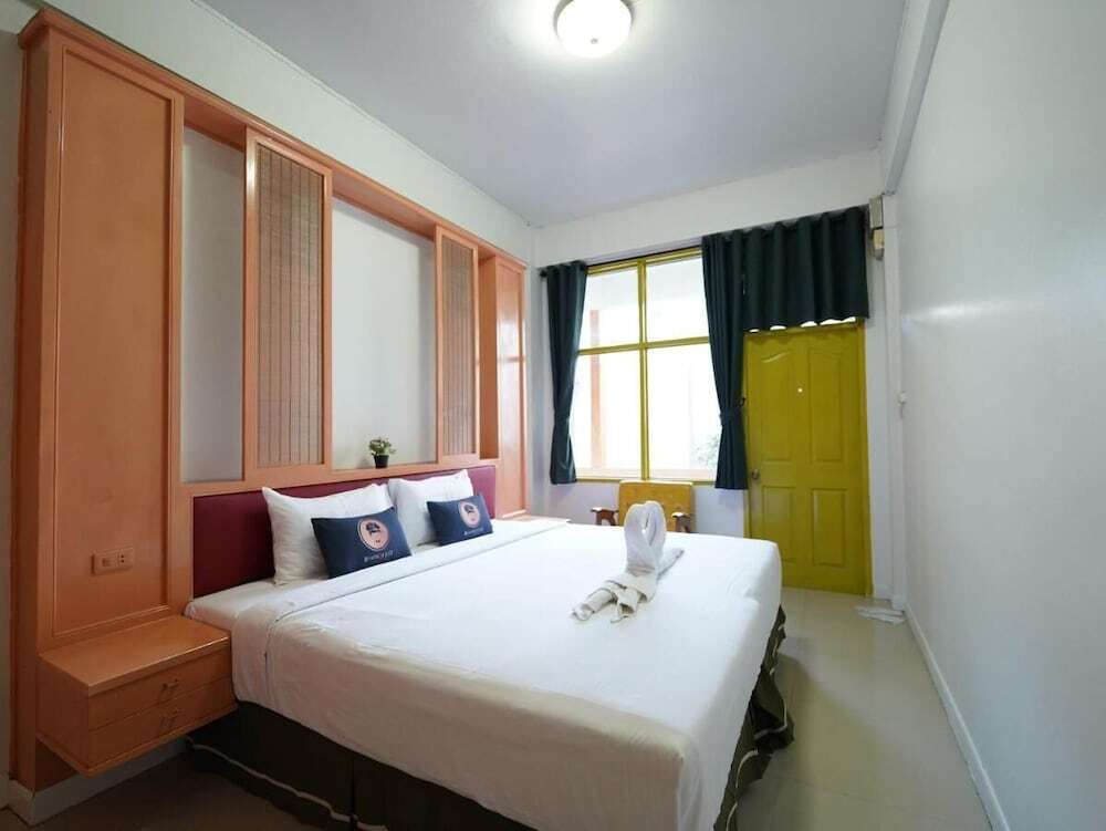 Бангкок: RoomQuest Hotel Pratunam