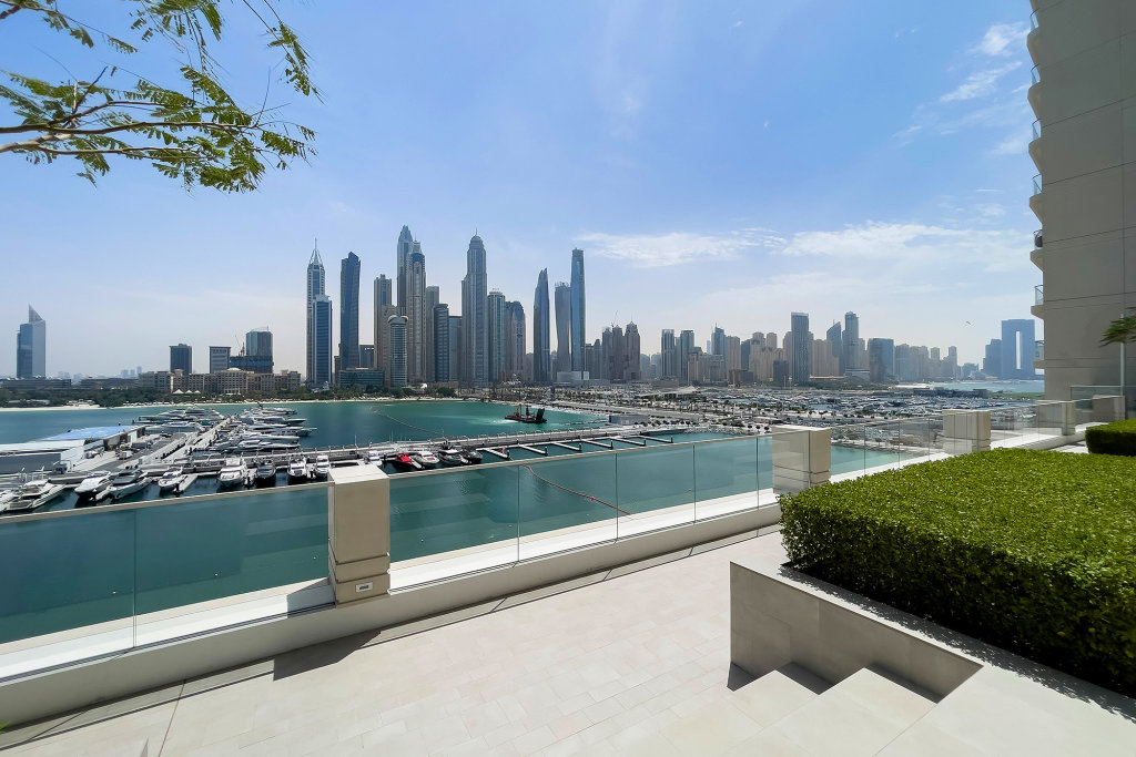 Апартаменты Beachfront 1BR with Exotic View on Palm Jumeirah — фото 1