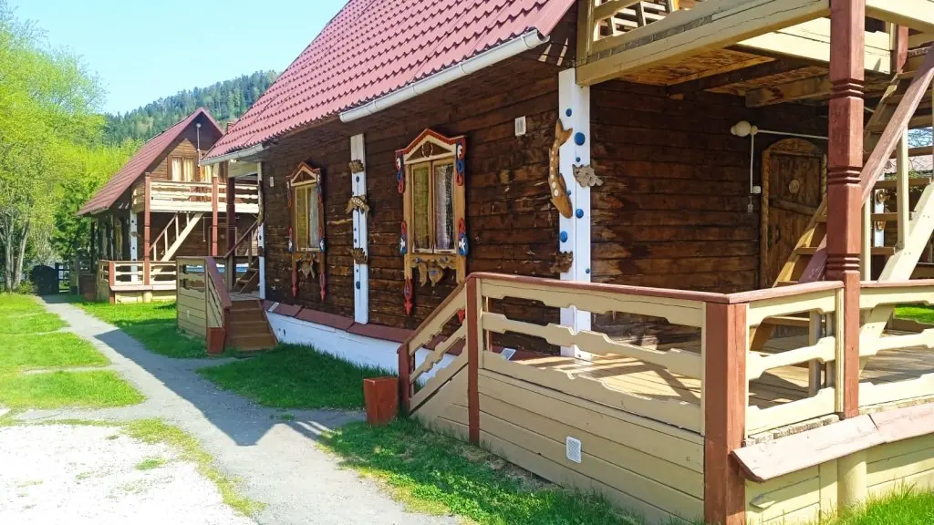 Горно-Алтайск: База Отдыха Золотая рыбка