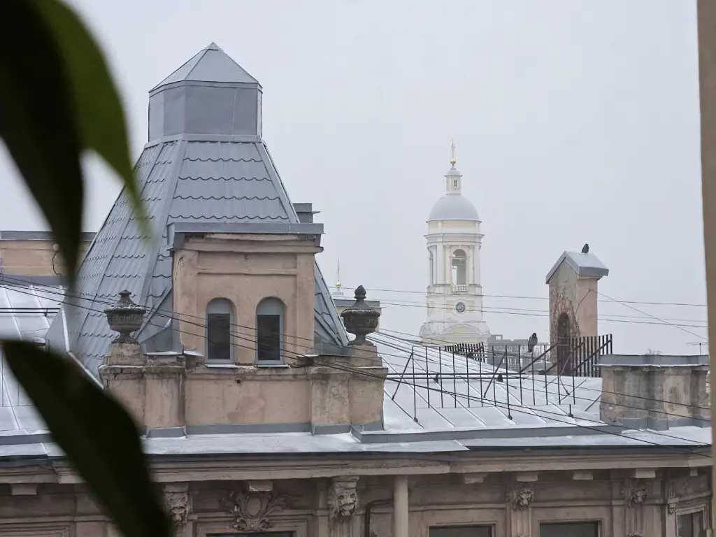 Санкт-Петербург: Апартаменты с видом на крыши и собор Happy Stay Pushka